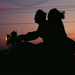 动漫美女和男生一起努力生孩子
